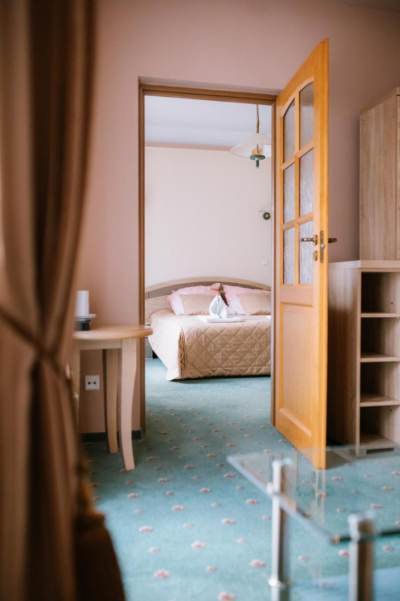Osrodek Szkoleniowo Wypoczynkowy Roznow Otel Dış mekan fotoğraf