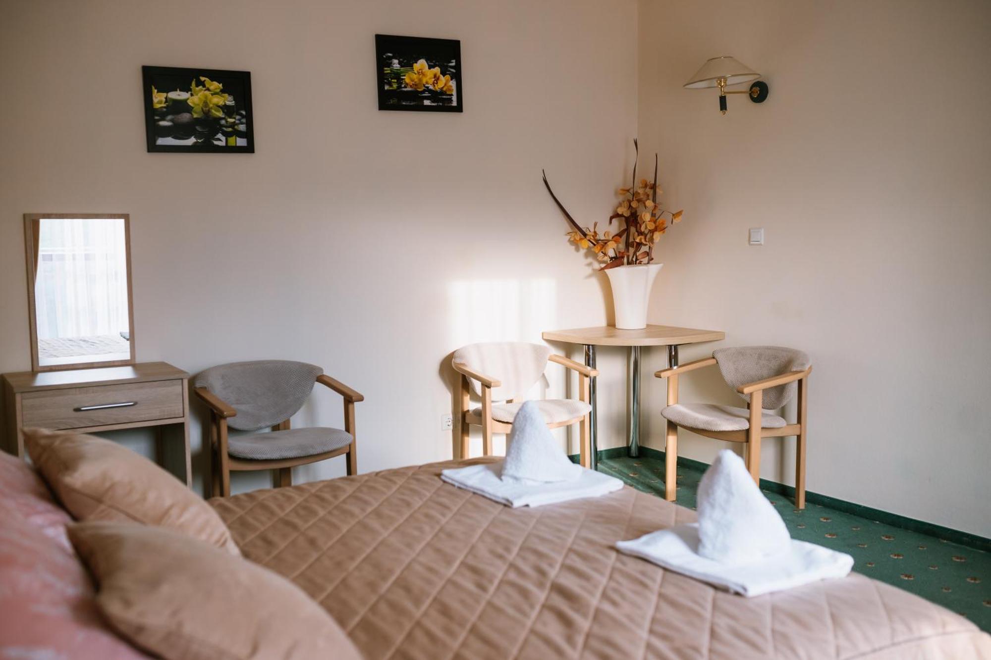 Osrodek Szkoleniowo Wypoczynkowy Roznow Otel Dış mekan fotoğraf