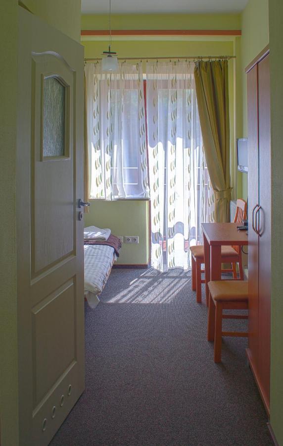 Osrodek Szkoleniowo Wypoczynkowy Roznow Otel Dış mekan fotoğraf